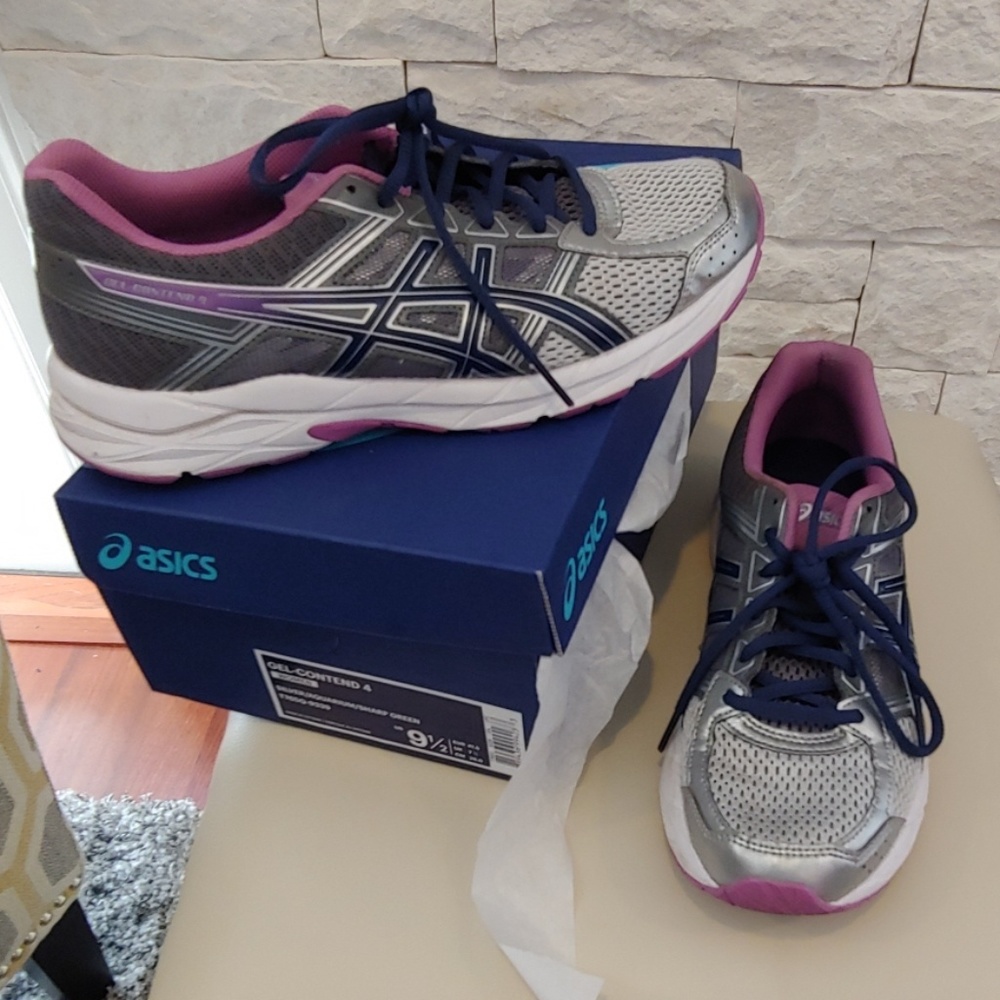 Running shoes